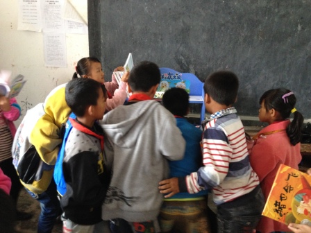 云南省红河州元阳县新街镇陈安小学图书角