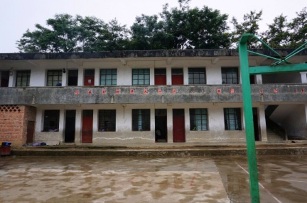 云南省红河州元阳县新街镇陈安小学图书角