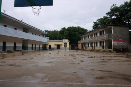 云南省红河州元阳县新街镇陈安小学图书角