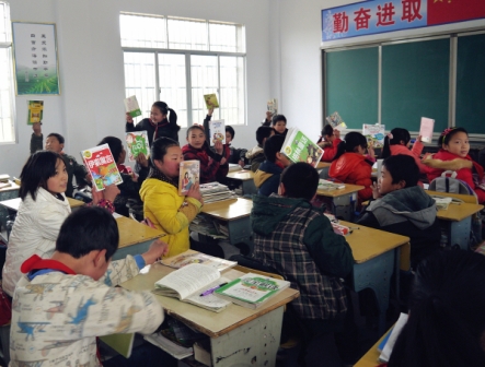 湖南省岳阳市华容县东山镇邓家小学图书角