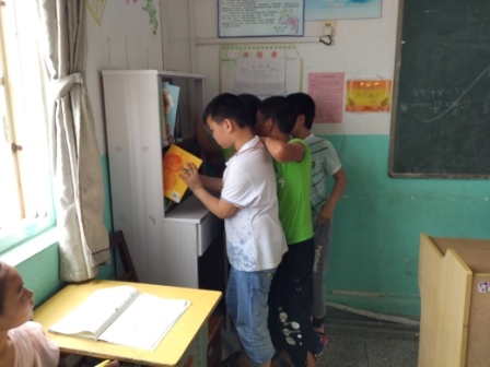 湖南省岳阳市华容县东山镇邓家小学图书角
