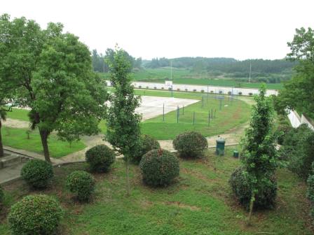 湖南省岳阳市华容县东山镇邓家小学图书角