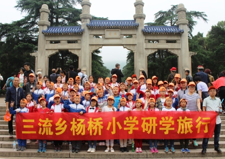 安徽省霍邱县三流乡杨桥小学图书角