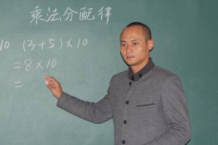 安徽省霍邱县三流乡杨桥小学图书角