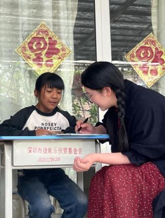 云南省大理白族自治州弥渡县寅街镇勤劳村快乐小陶子童书馆家庭阅读点