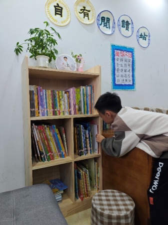 江西省赣州市宁都县梅江镇社公岭三优园公益图书馆家庭阅读点